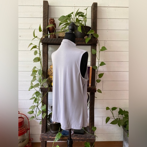 Tahari: Chic Sleeveless Gray Sleeveless Blouse - Picture 15 of 17